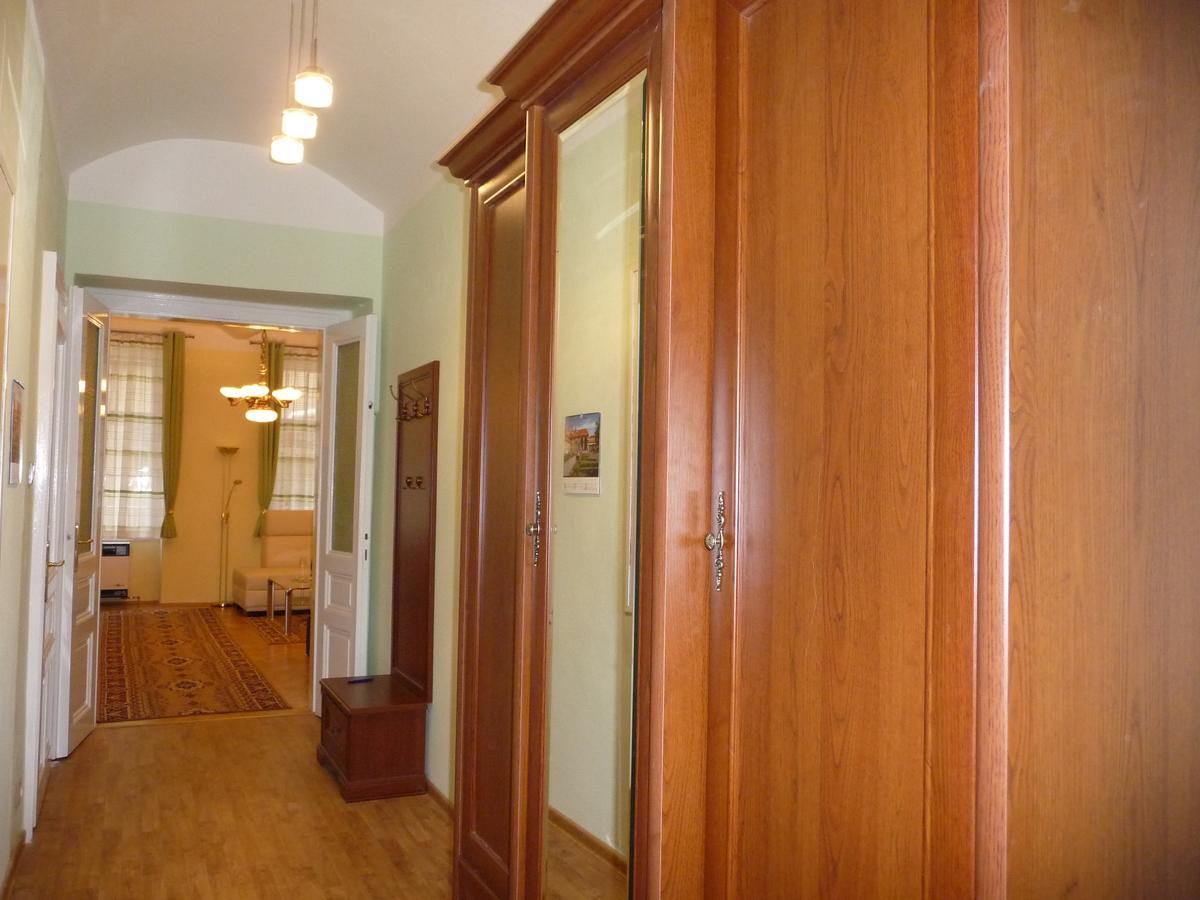 Vertigo Apartment Praha Bagian luar foto