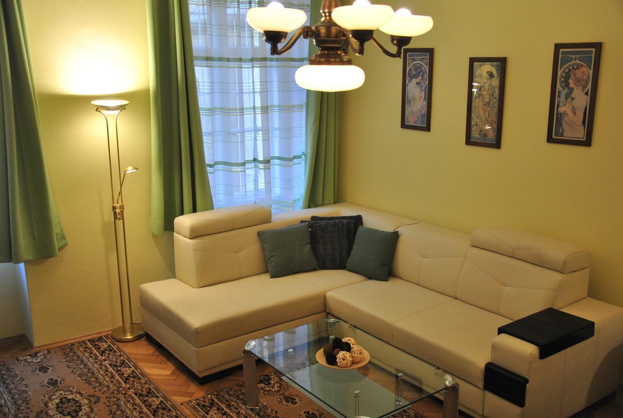 Vertigo Apartment Praha Bagian luar foto